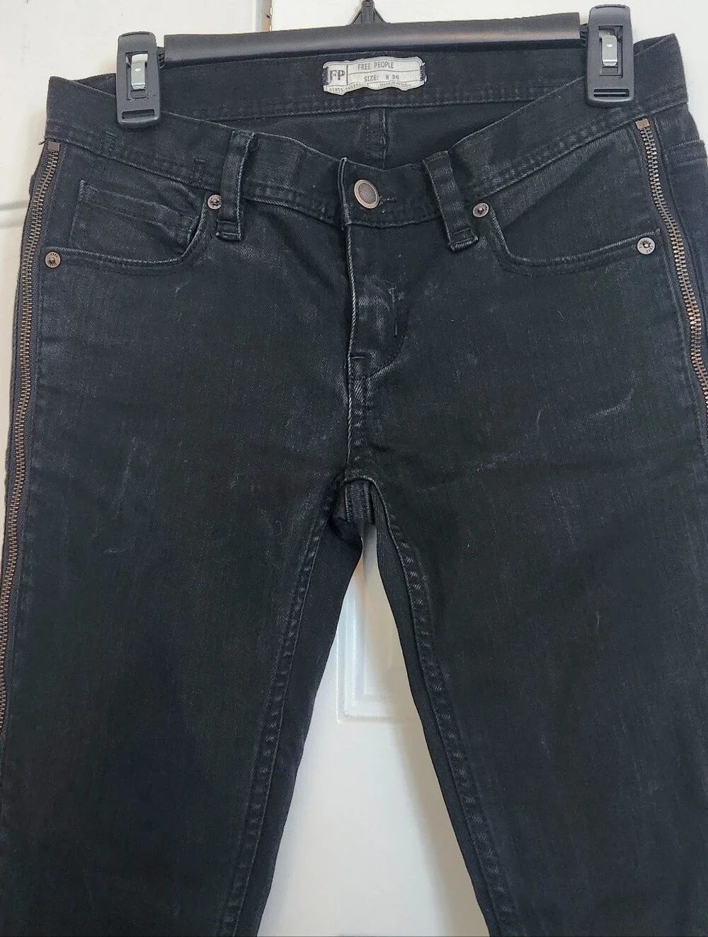 FREE PEOPLE BLACK SKINNY SIDE LEG ZIPPER JEANS, 26